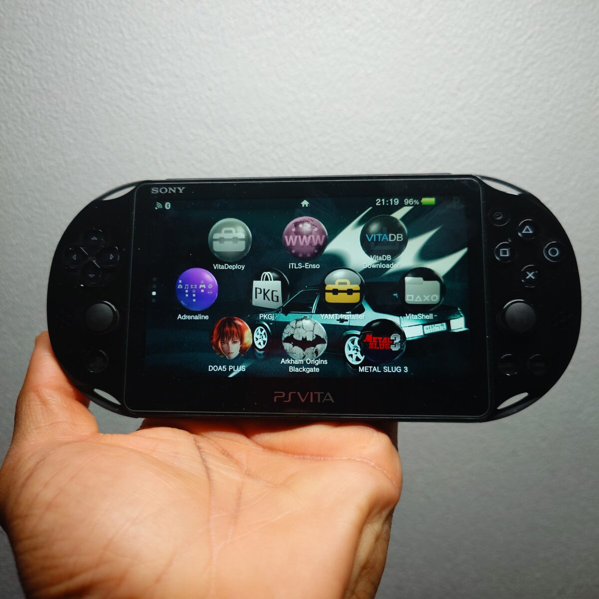 Black PS Vita PCH-2000 Jailbroken 128GB SD2Vita Plug and Play