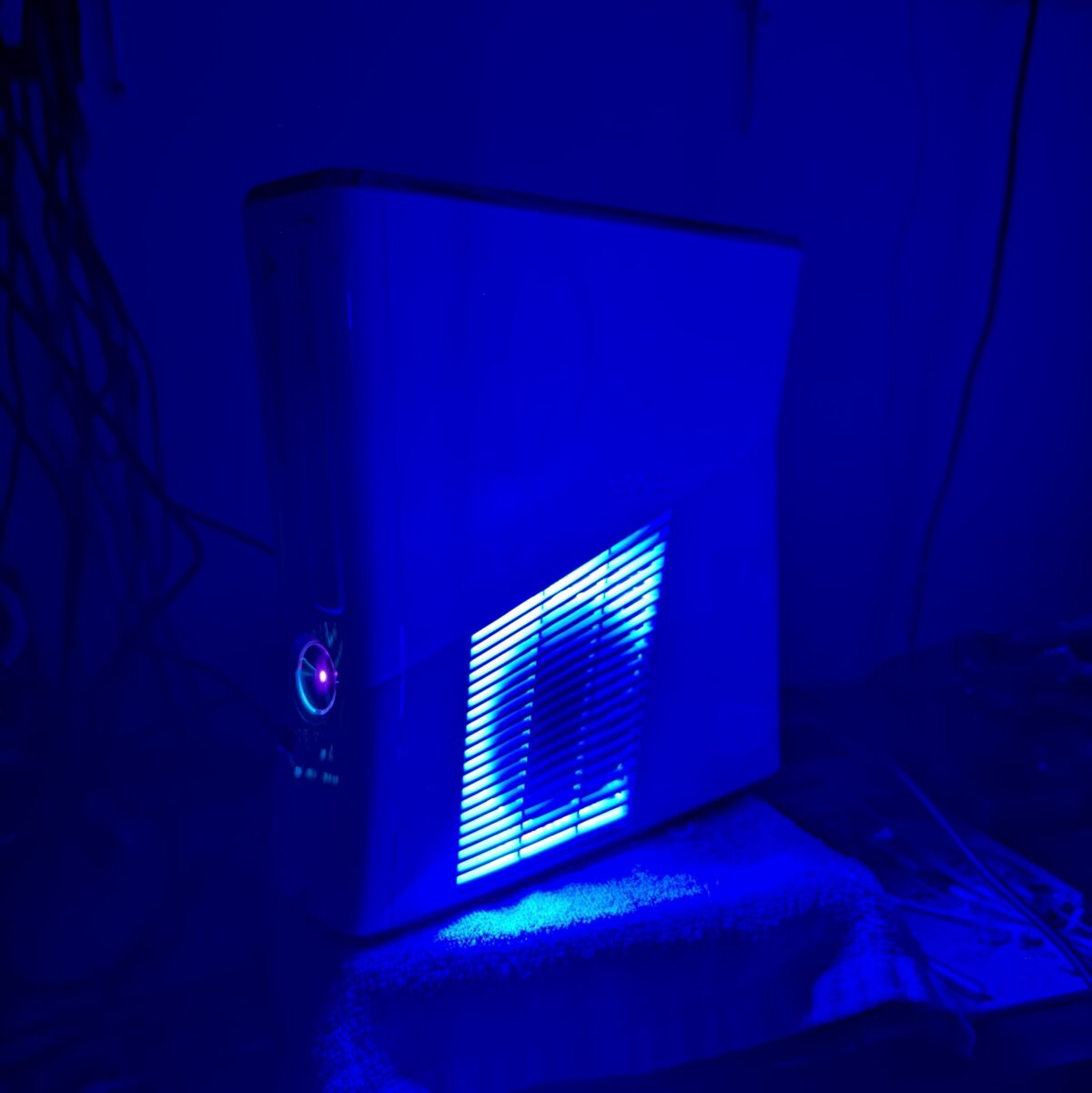 Refurbished White Xbox 360 Slim RGH Console, Corona, 250GB HDD, Blue LEDs
