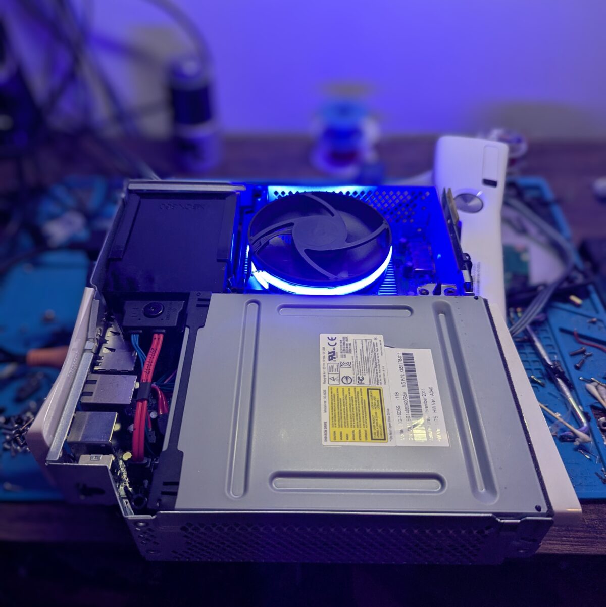 Refurbished White Xbox 360 Slim RGH Console, Corona, 250GB HDD, Blue LEDs