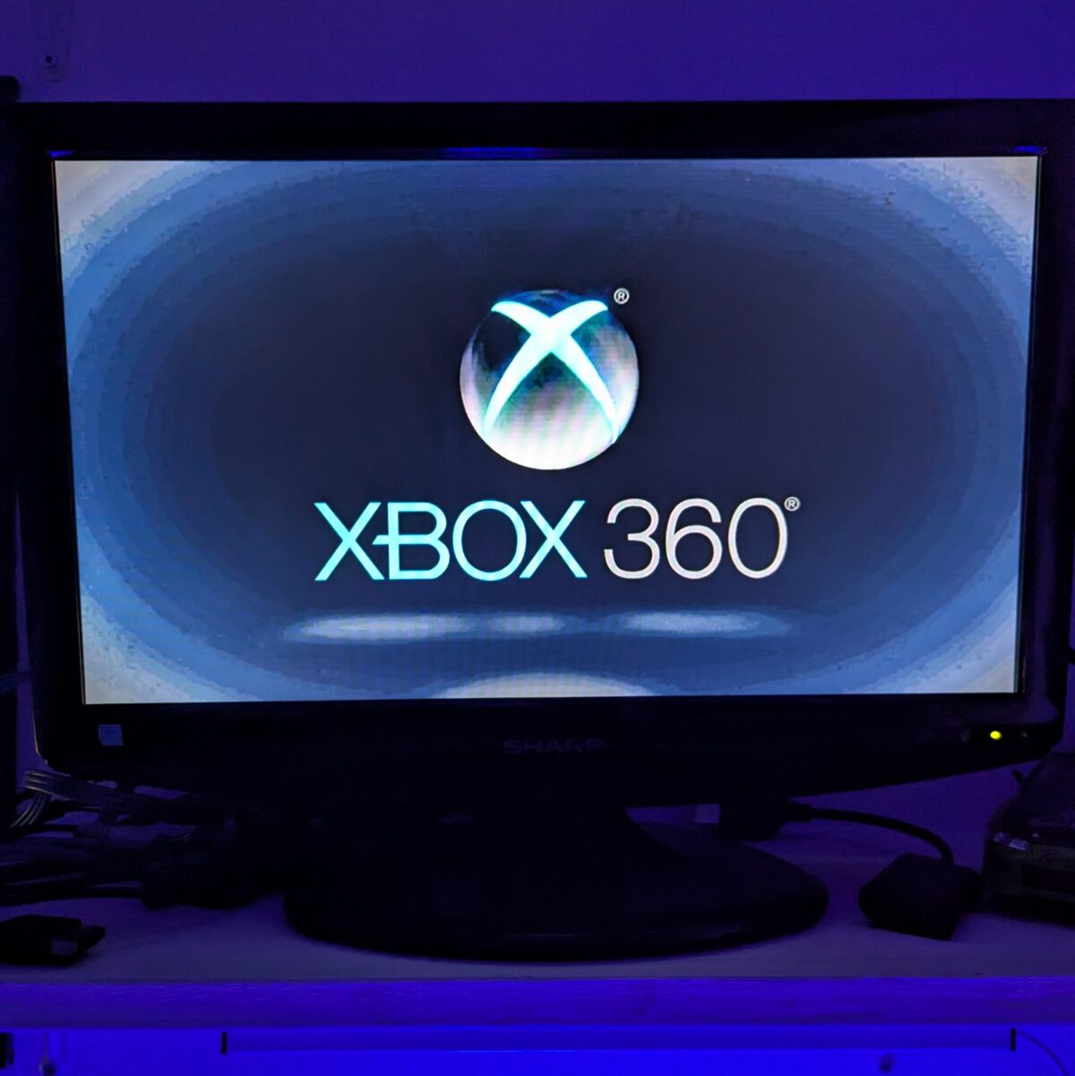 Refurbished White Xbox 360 Slim RGH Console, Corona, 250GB HDD, Blue LEDs