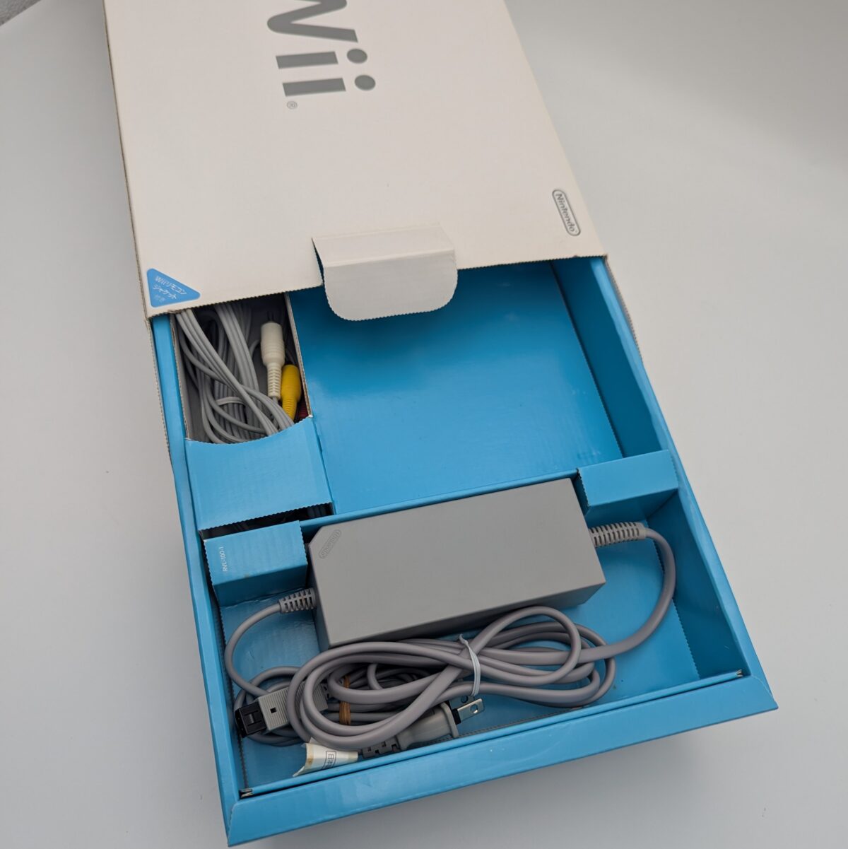 Modded White Nintendo Wii RVL-001 Complete in Box, Region Free, English UI, 120GB HDD