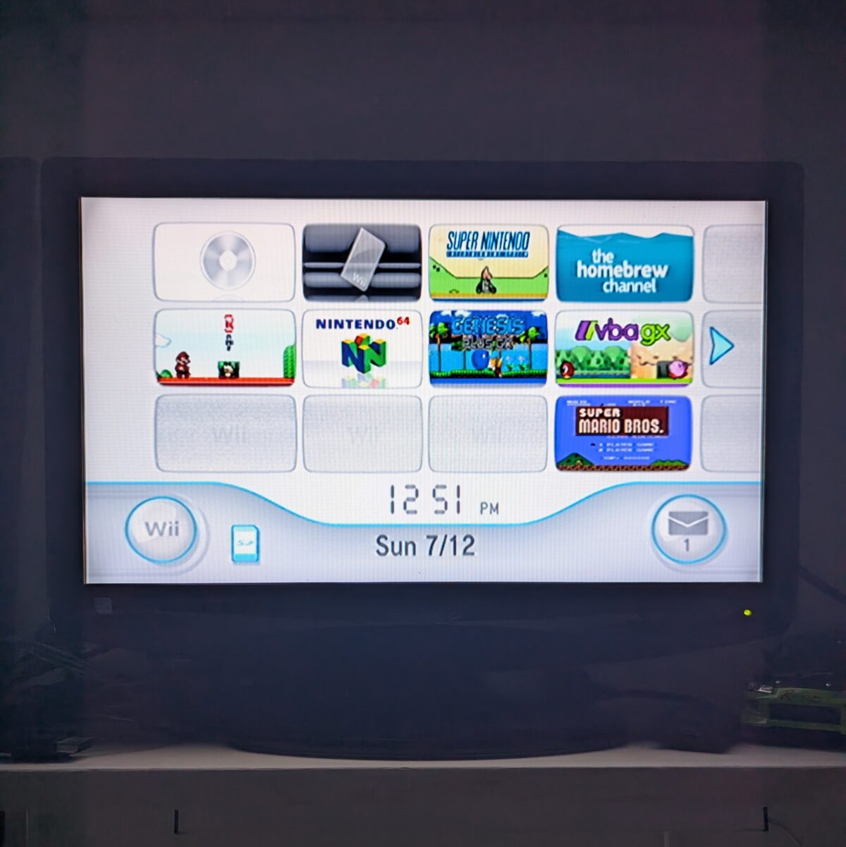 Modded White Nintendo Wii RVL-001 Complete in Box, Region Free, English UI, 120GB HDD